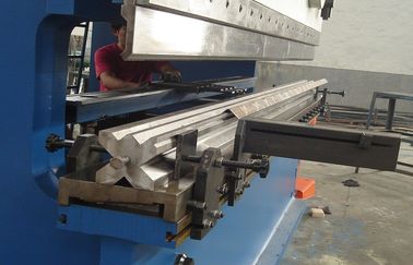 grueso de 8m m, máquina del freno de la prensa de 300 toneladas con el CNC de Estun E10 E200