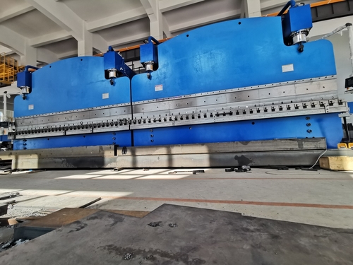 Latest company Solutions about 2-WE67K-650/6500 Tandem Press Brake - NEW MEN MACHINES AND EQUIPMENTT CO., LTD. (Cliente final en Egipto) El nuevo sistema de frenado de presión en tándem es un sistema de frenado de presión en tándem que se utiliza en el caso de las máquinas y equipos de los hombres.