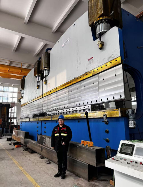 Últimos blogs de la empresa sobre El freno de prensa hidráulico CNC TANDEM ha sido exportado a la India recientemente.