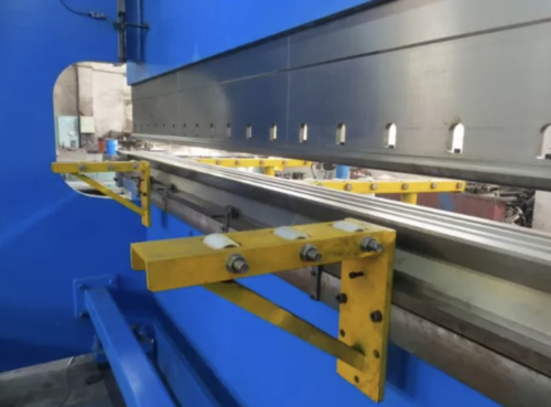 Últimos blogs de la empresa sobre Tecnología de la máquina de freno de prensa conducción de precisión en la fabricación global de metales