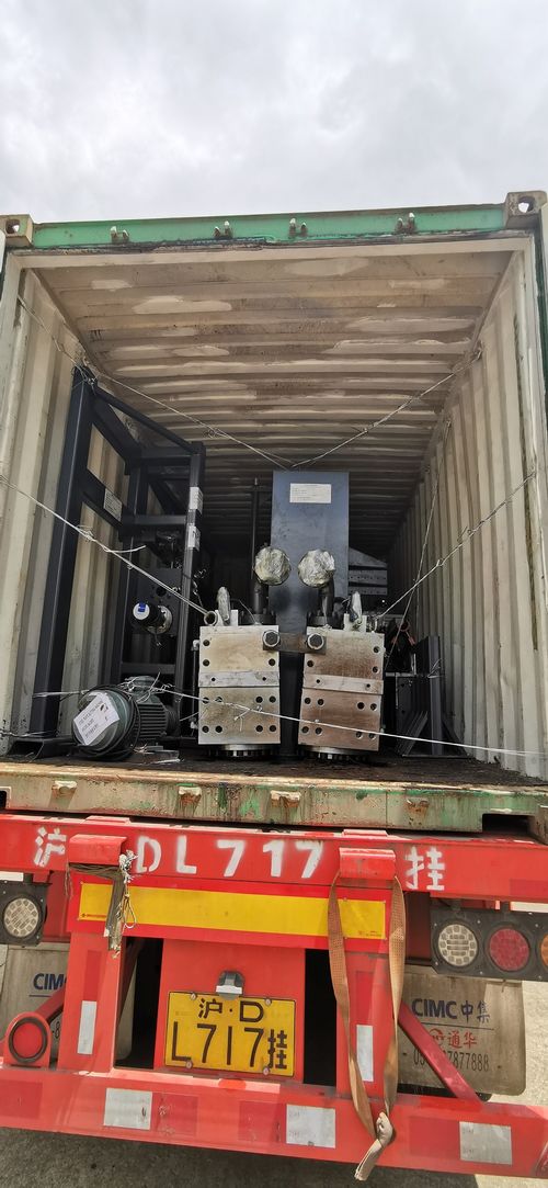 Latest company news about Conatiner cargado de las máquinas de un polo ligero de los 8m que exportan a Tailandia