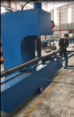 Buen precio Poste que endereza la máquina JZ-63-4000 en línea