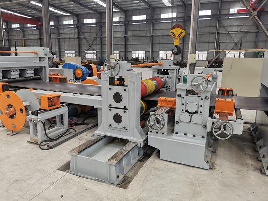 Línea de corte longitudinal de poste de luz de 8 m Línea de corte cónico