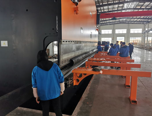 Good price Fuerza de trabajo de 400 toneladas Máquina de frenado por prensado CNC en línea