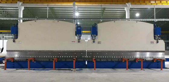 Freno de prensa hidráulico CNC Tandem con 320 toneladas de fuerza de trabajo y 6000 mm de longitud de la mesa con sistema CNC DELEM DA53T