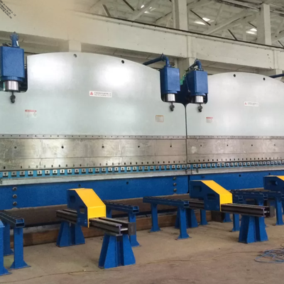 Freno de prensa hidráulico CNC Tandem con 320 toneladas de fuerza de trabajo y 6000 mm de longitud de la mesa con sistema CNC DELEM DA53T