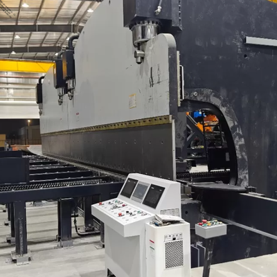 Freno de prensa hidráulico CNC Tandem con 320 toneladas de fuerza de trabajo y 6000 mm de longitud de la mesa con sistema CNC DELEM DA53T
