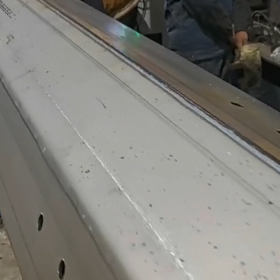 Máquina de soldadura con cerradura de postes CNC con soldadura de costura recta longitudinal de arco sumergido para 12000mm de postes ligeros ultra largos y 1 persona operación simple
