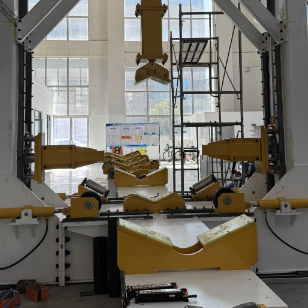 Máquina hidráulica para enderezar monopoles 1200KN para 5G para enderezar polos, empalmar y remodelar