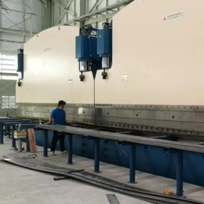 Prensa plegadora en tándem CNC de alta resistencia de 2 × 650 toneladas y 7 m para producción de postes de luz octogonales y cónicos largos
