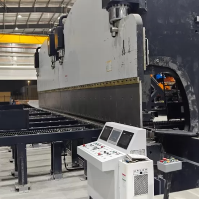 Prensa plegadora en tándem CNC de alta resistencia de 2 × 650 toneladas y 7 m para producción de postes de luz octogonales y cónicos largos
