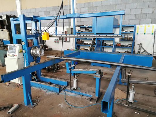 Buen precio Máquina de corte de puertas de postes ligeros CNC, diámetro máximo 350 mm, longitud de corte máxima 2000 mm en línea