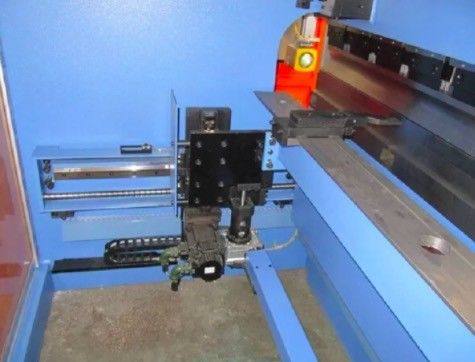 Good price Fuerza de alta presión Freno de prensa hidráulico CNC 7.5KW Potencia del motor Capacidad del tanque de aceite 400L en línea