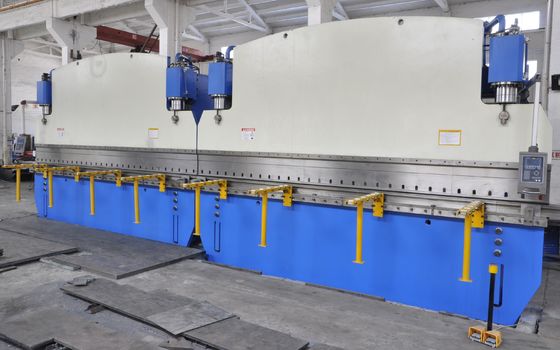 Freno CNC Tandem Prensa 1600 toneladas de fuerza de trabajo, haciendo alto mástil y mono poste