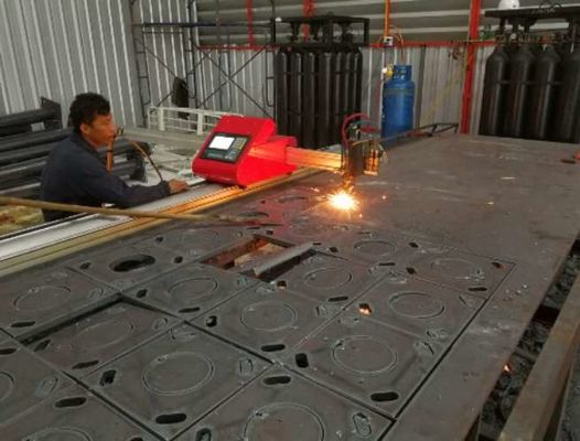 Cortadora portátil de llama del CNC, máquina de poste ligero para cortar el embase ligero de poste