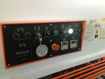 Máquina de corte hidráulica del funcionamiento confiable para el × 5000 de la placa de acero 8 del corte